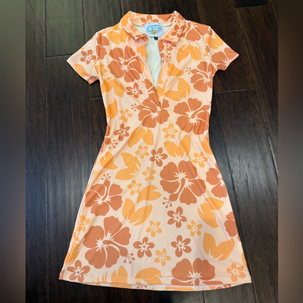 Omighty orange flower dress.